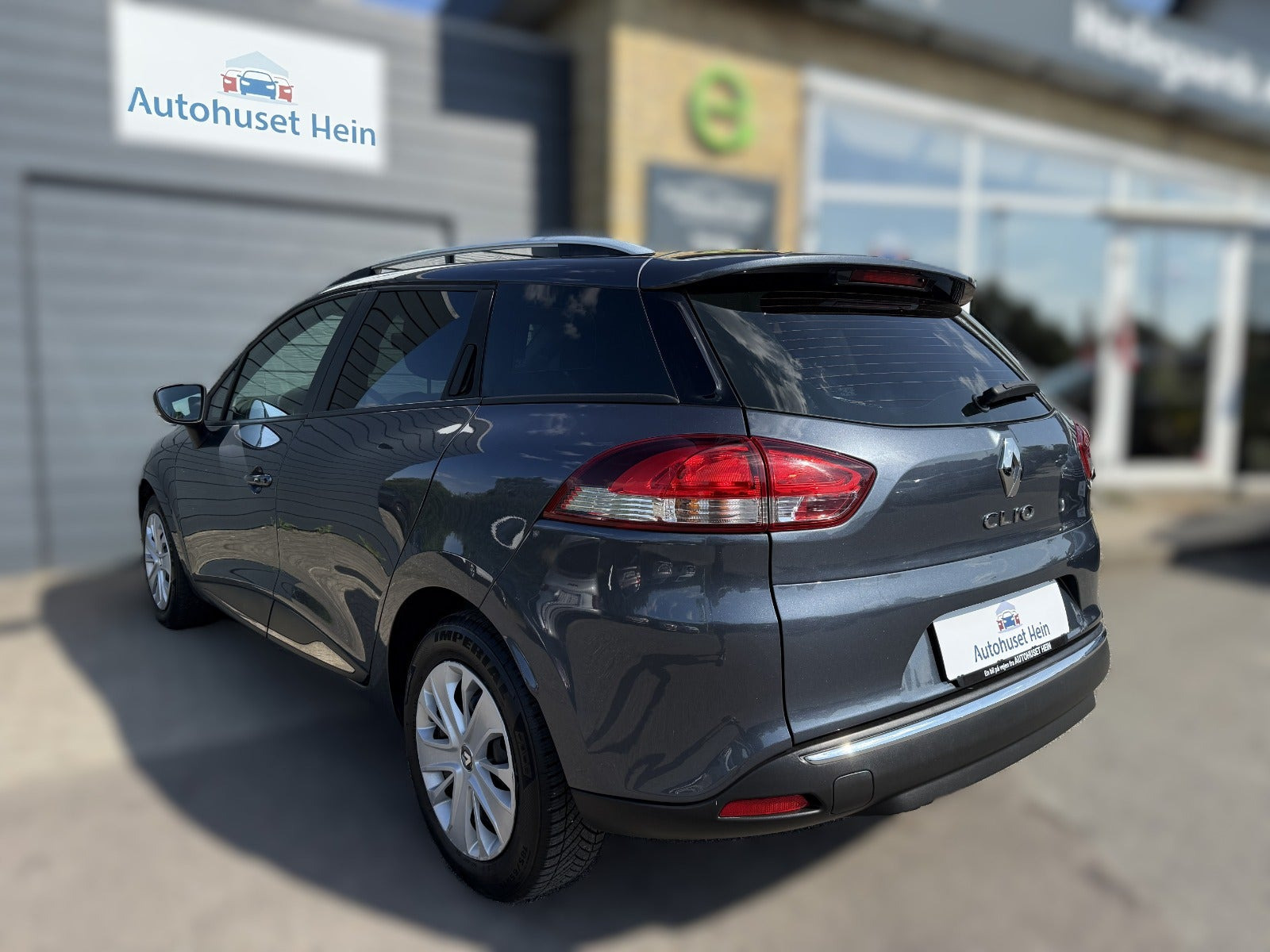 Grå Renault Clio IV fra 2019