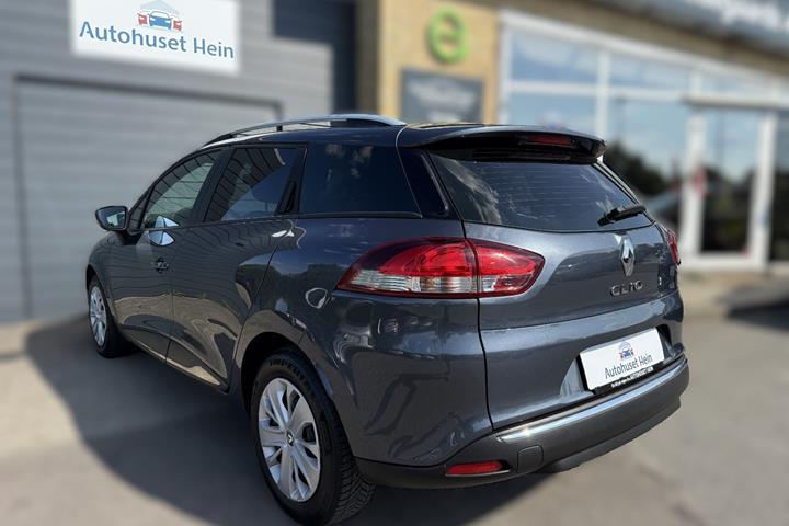 Grå Renault Clio IV fra 2019