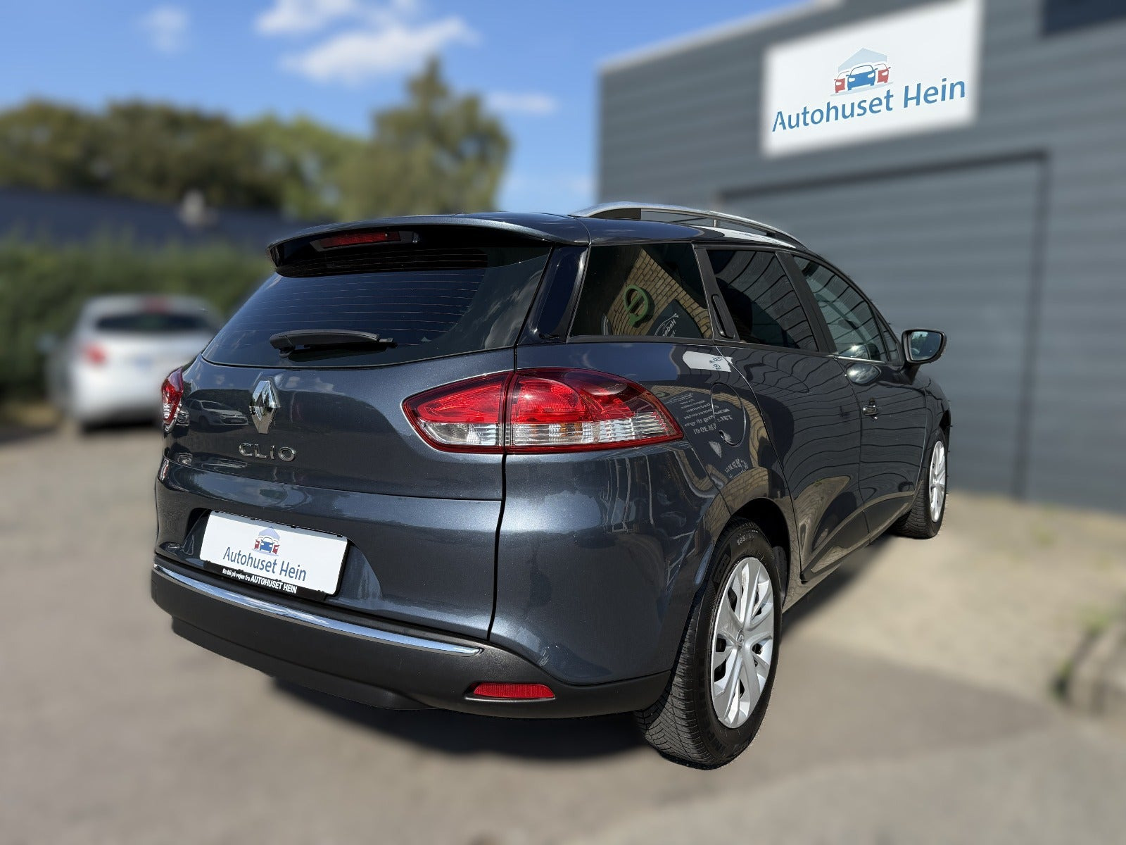 Grå Renault Clio IV fra 2019