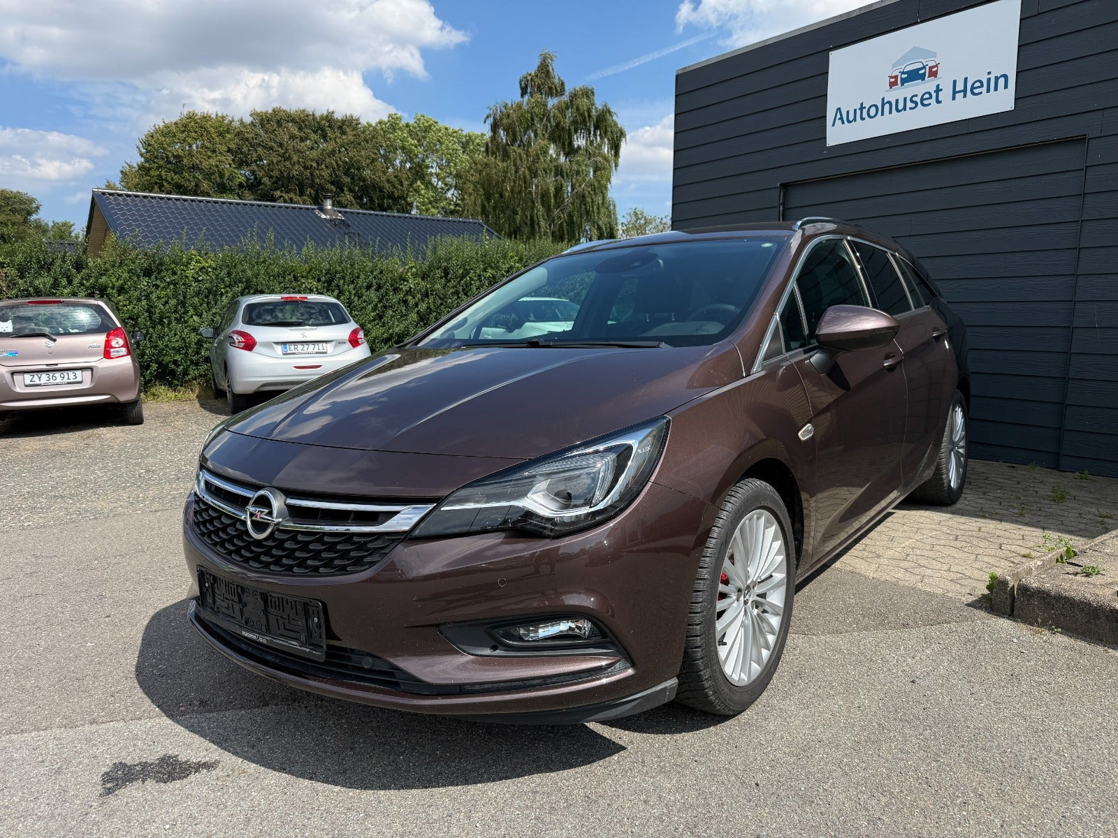 Brun Opel Astra fra 2017
