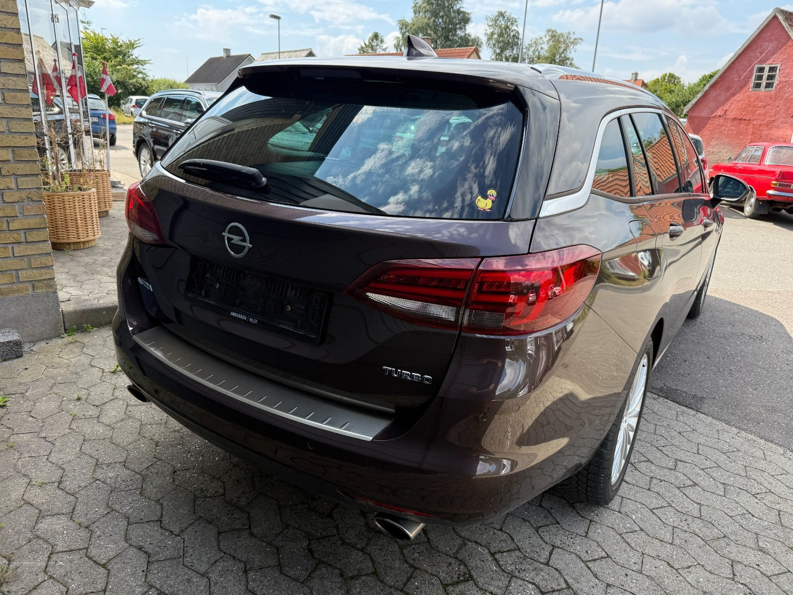 Brun Opel Astra fra 2017