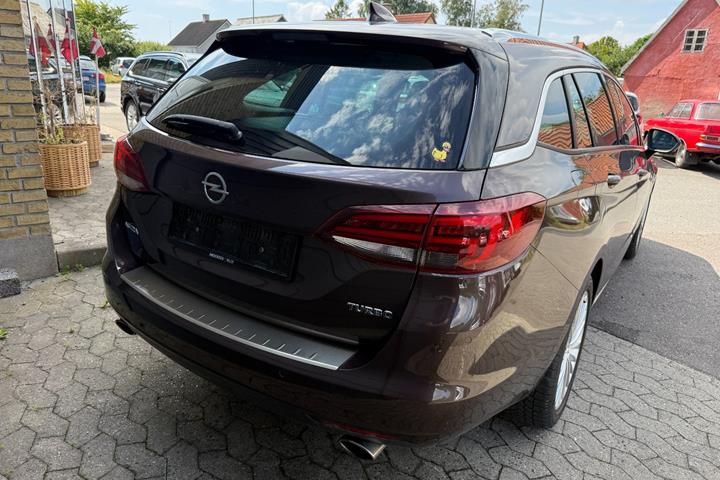 Brun Opel Astra fra 2017