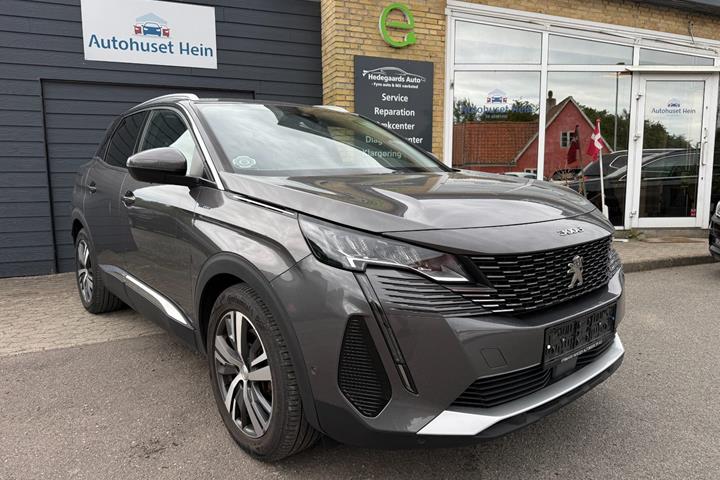 Grå Peugeot 3008 fra 2021
