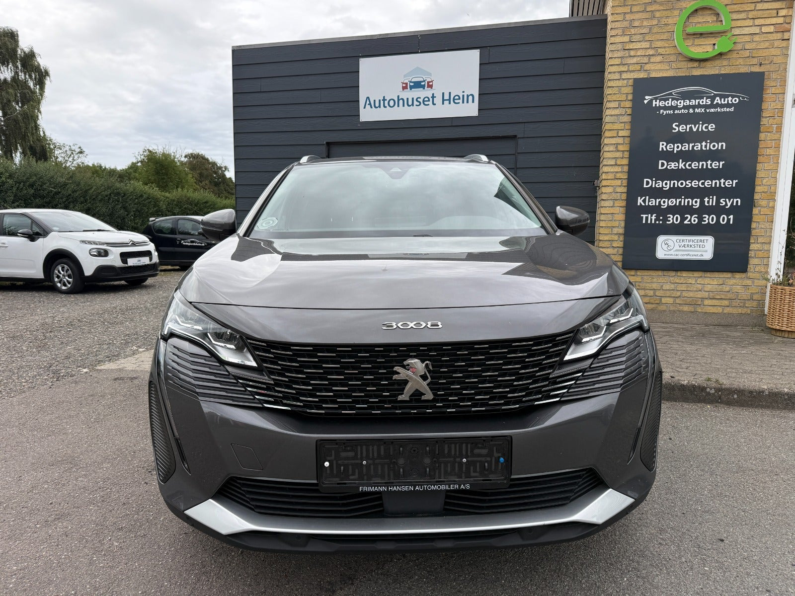 Grå Peugeot 3008 fra 2021