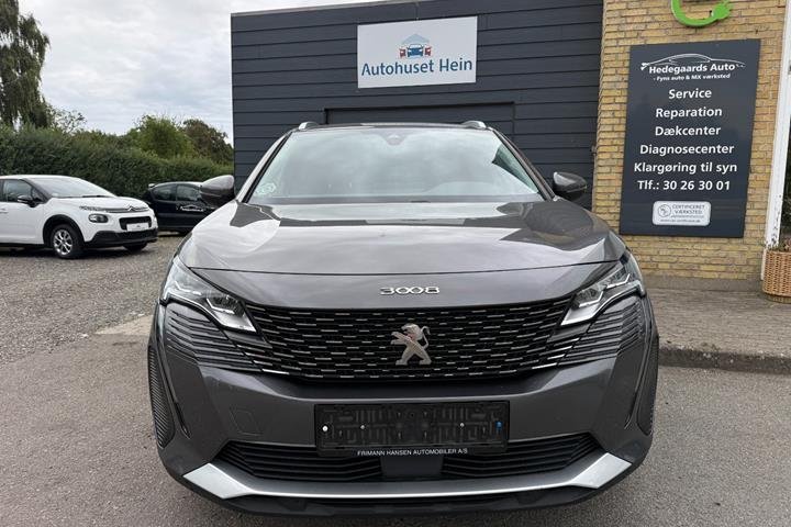 Grå Peugeot 3008 fra 2021