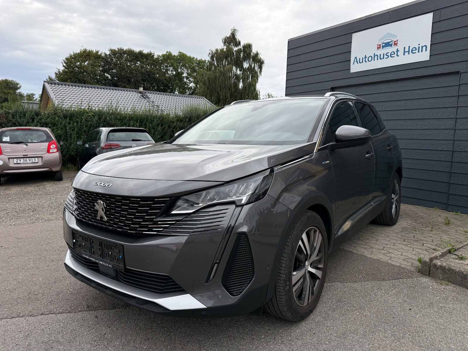 Grå Peugeot 3008 fra 2021