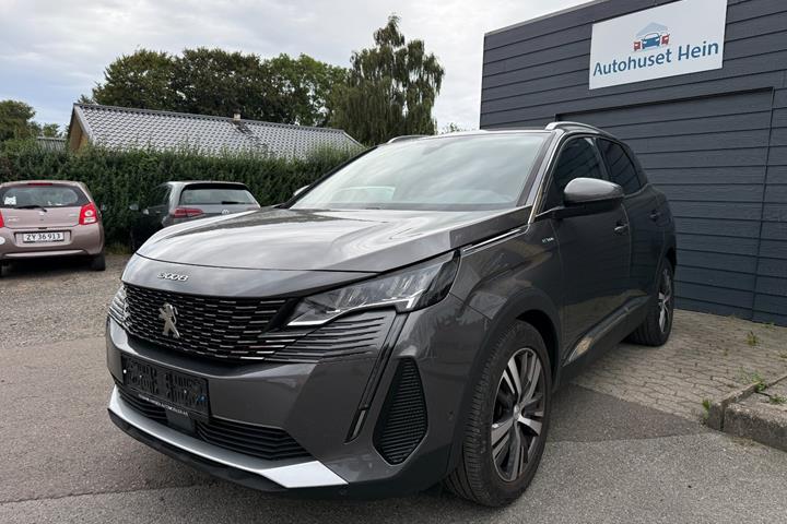 Grå Peugeot 3008 fra 2021