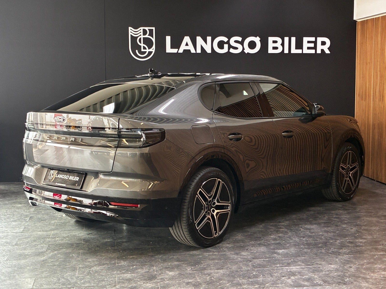 Sort Ford Capri fra 2025