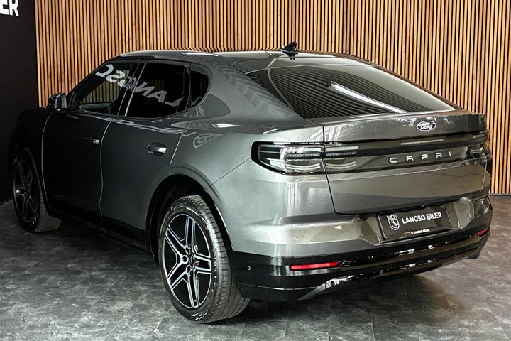 Sort Ford Capri fra 2025