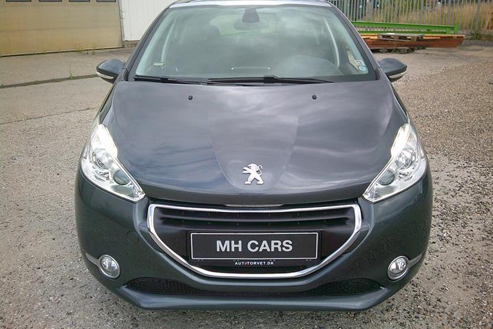 Gul Peugeot 208 fra 2015