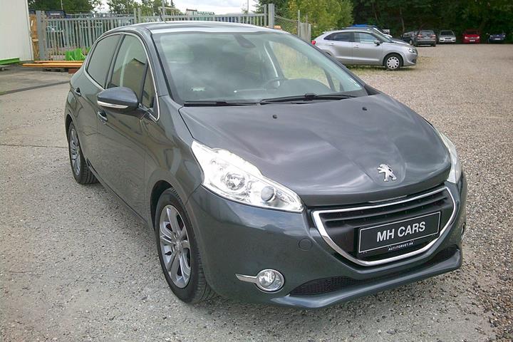 Gul Peugeot 208 fra 2015