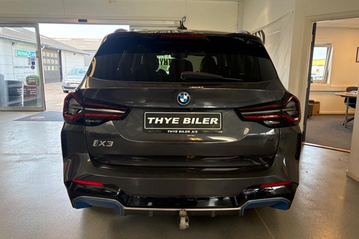 Grå BMW iX3 fra 2023