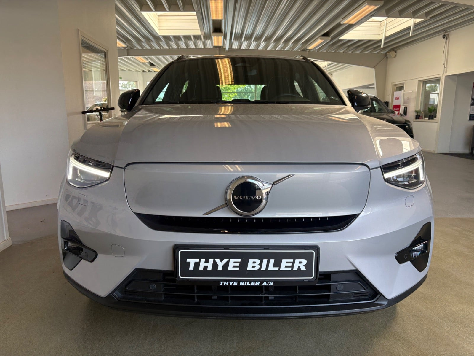 Sølv Volvo XC40 fra 2024