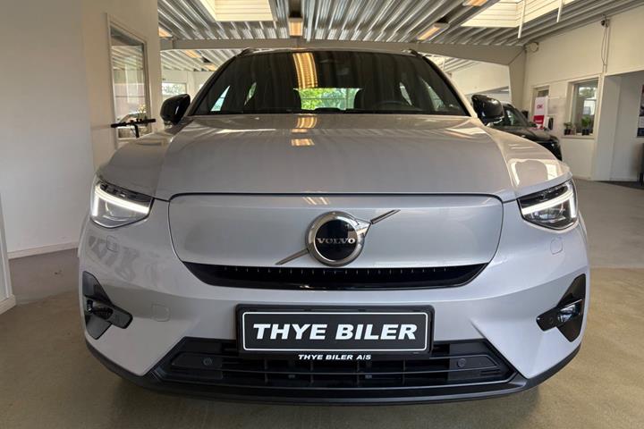 Sølv Volvo XC40 fra 2024