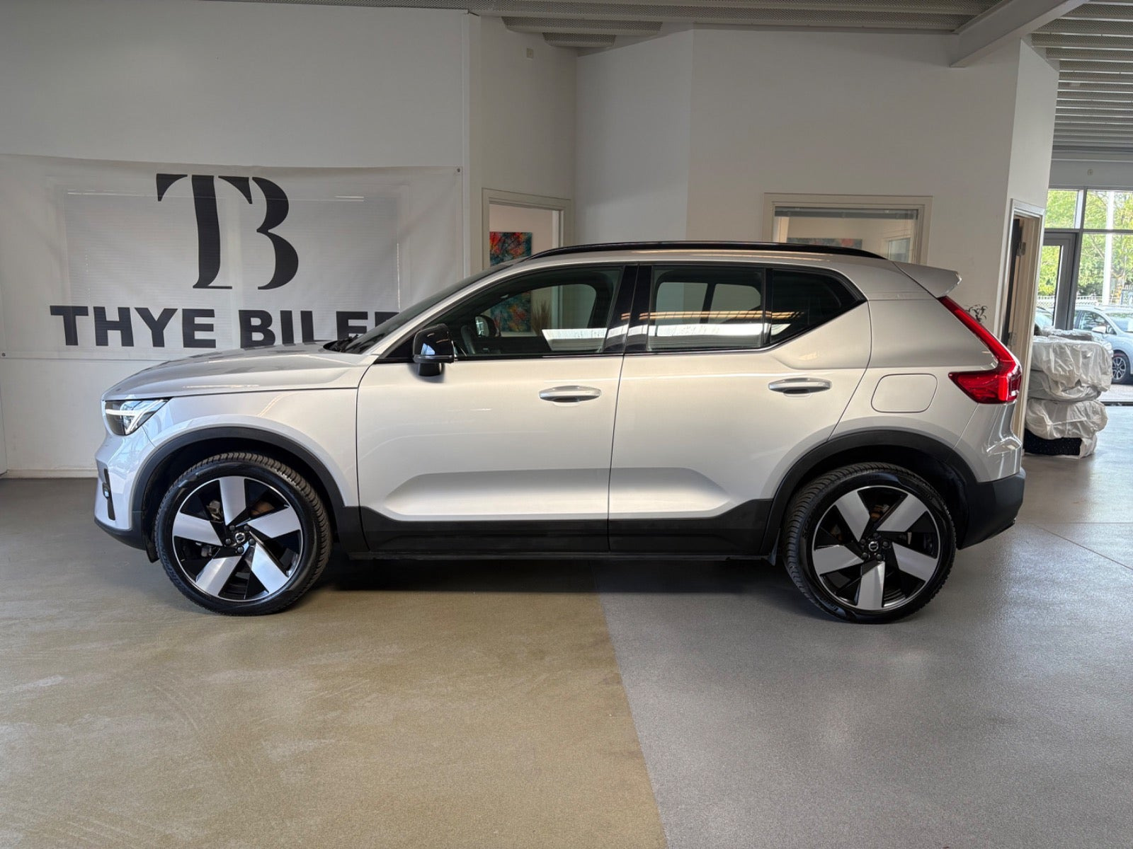 Sølv Volvo XC40 fra 2024