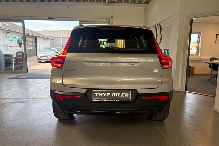 Sølv Volvo XC40 fra 2024