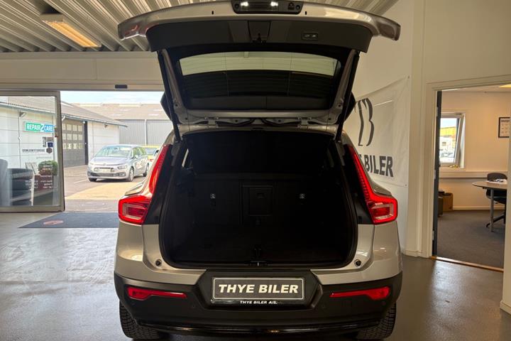 Sølv Volvo XC40 fra 2024