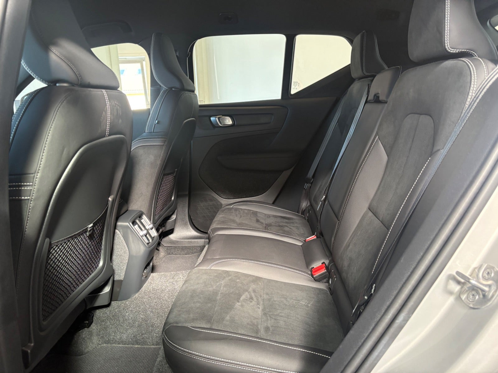 Sølv Volvo XC40 fra 2024