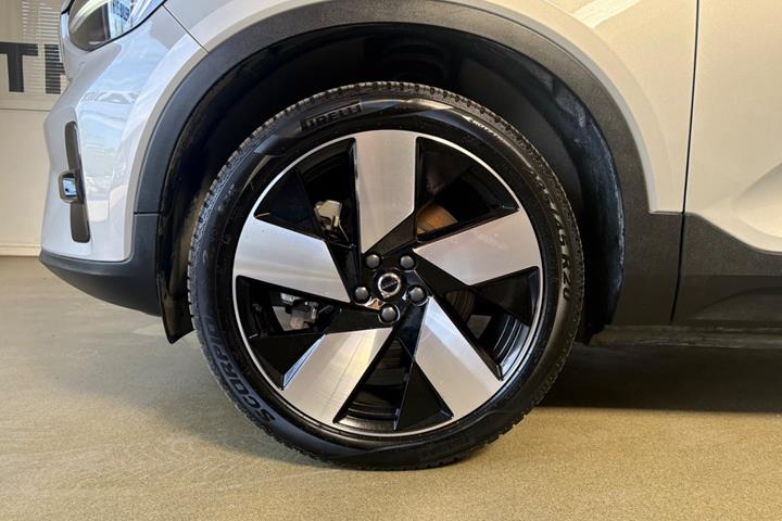 Sølv Volvo XC40 fra 2024