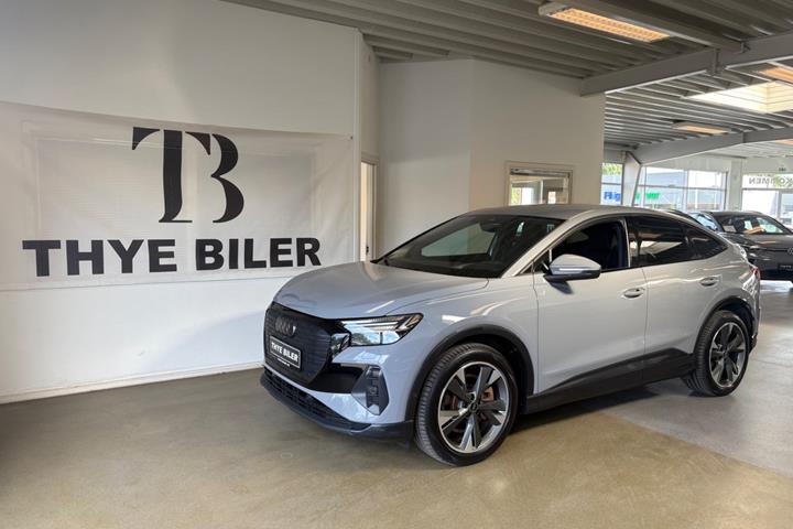 Grå Audi Q4 e-tron fra 2023 set udefra