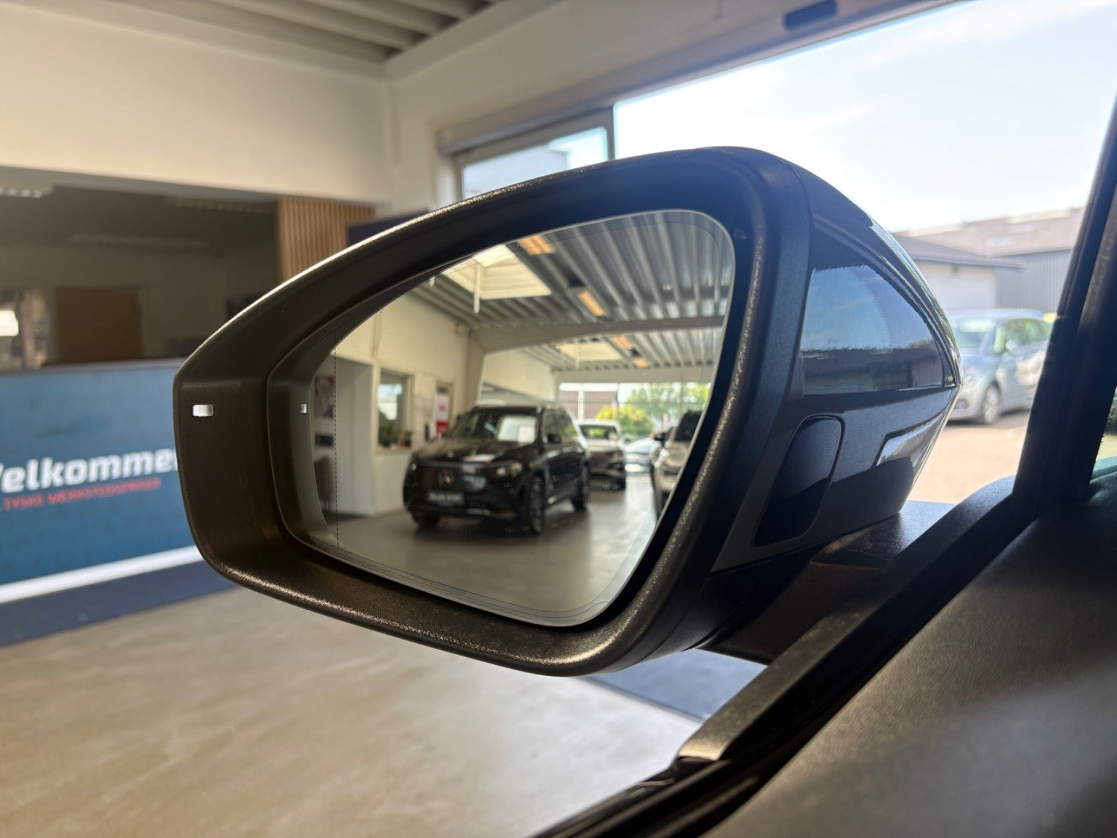Grå Audi Q4 e-tron fra 2023