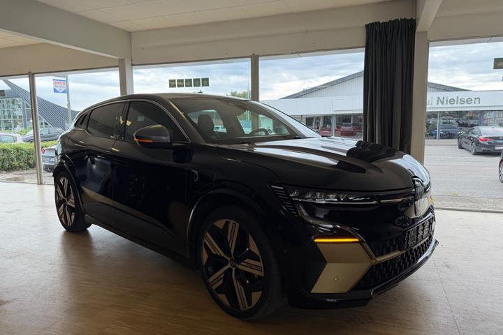 Sort Renault Megane E-Tech fra 2022 set udefra