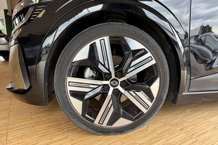 Sort Renault Megane E-Tech fra 2022