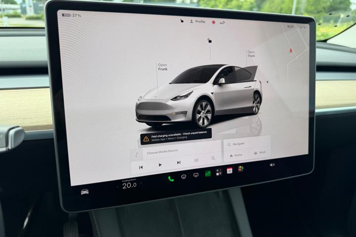 Hvid Tesla Model Y fra 2022