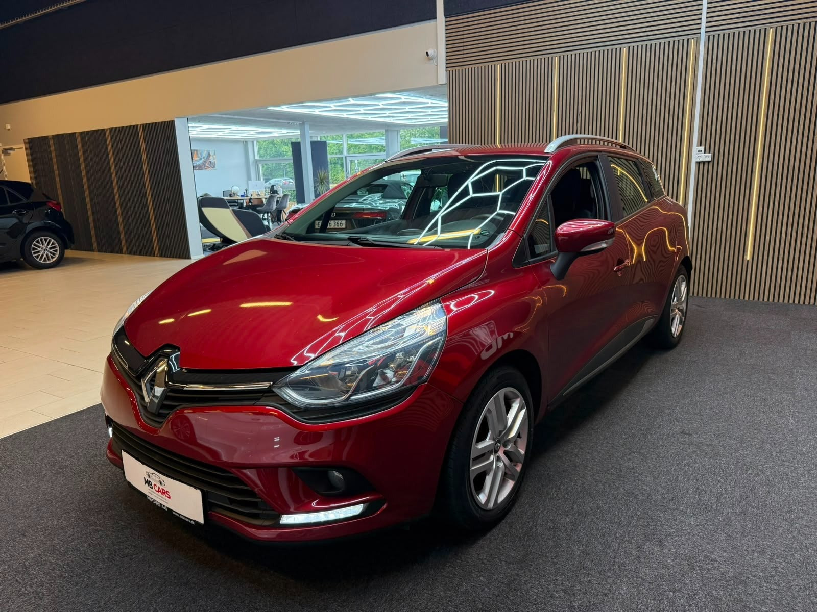 Grå Renault Clio IV fra 2019