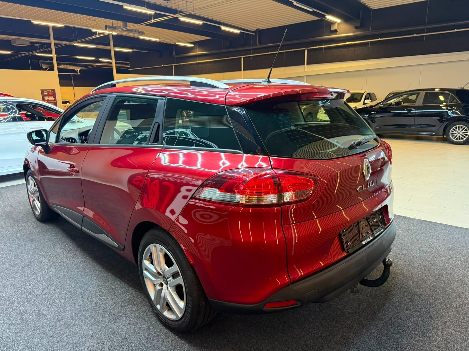 Grå Renault Clio IV fra 2019