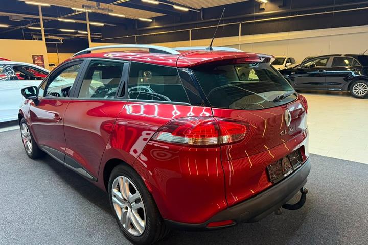 Grå Renault Clio IV fra 2019