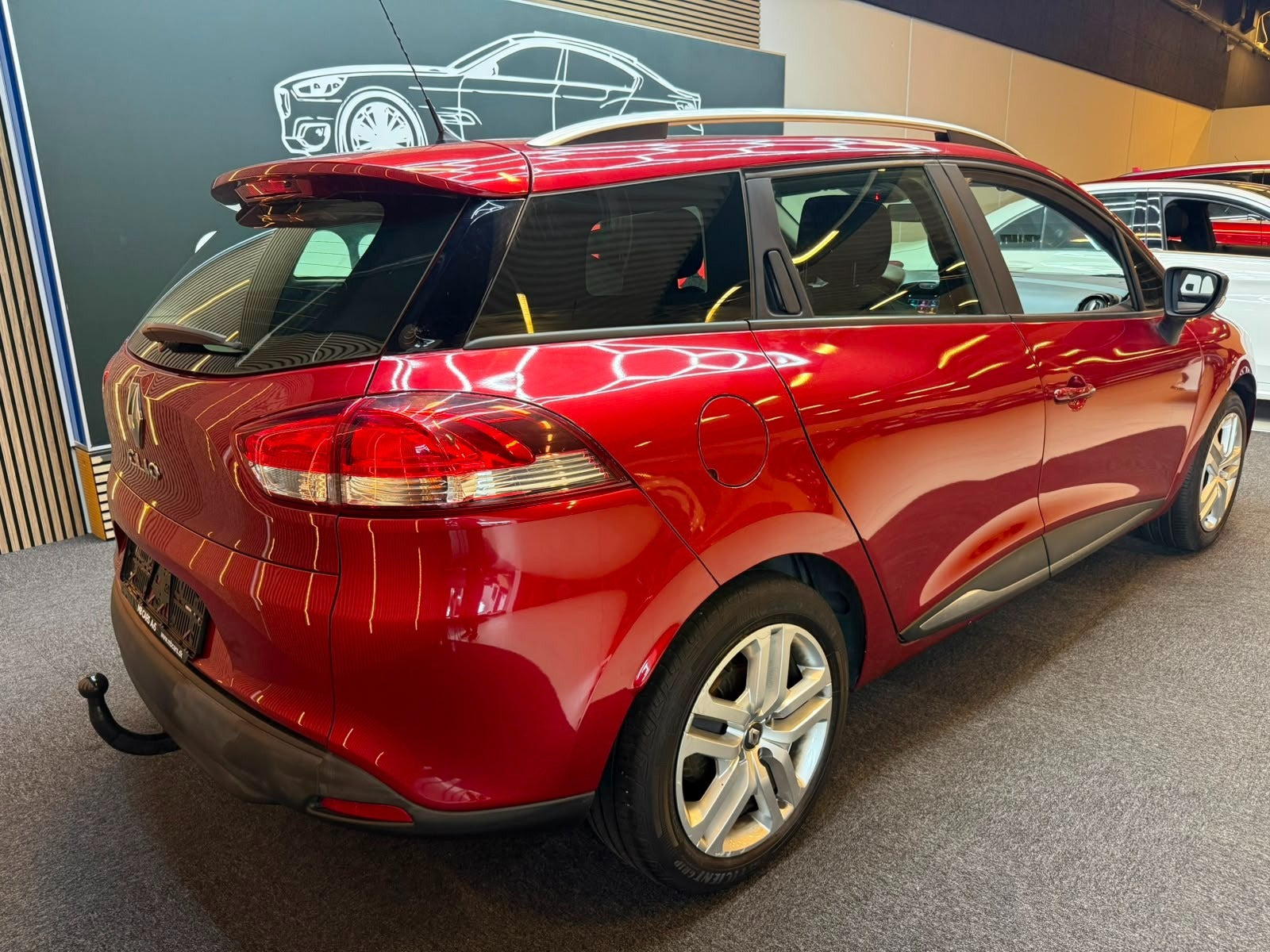 Grå Renault Clio IV fra 2019