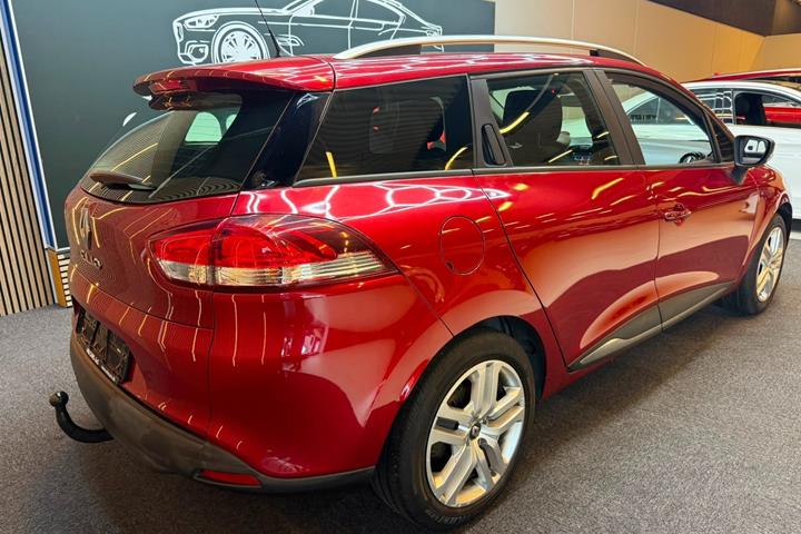 Grå Renault Clio IV fra 2019