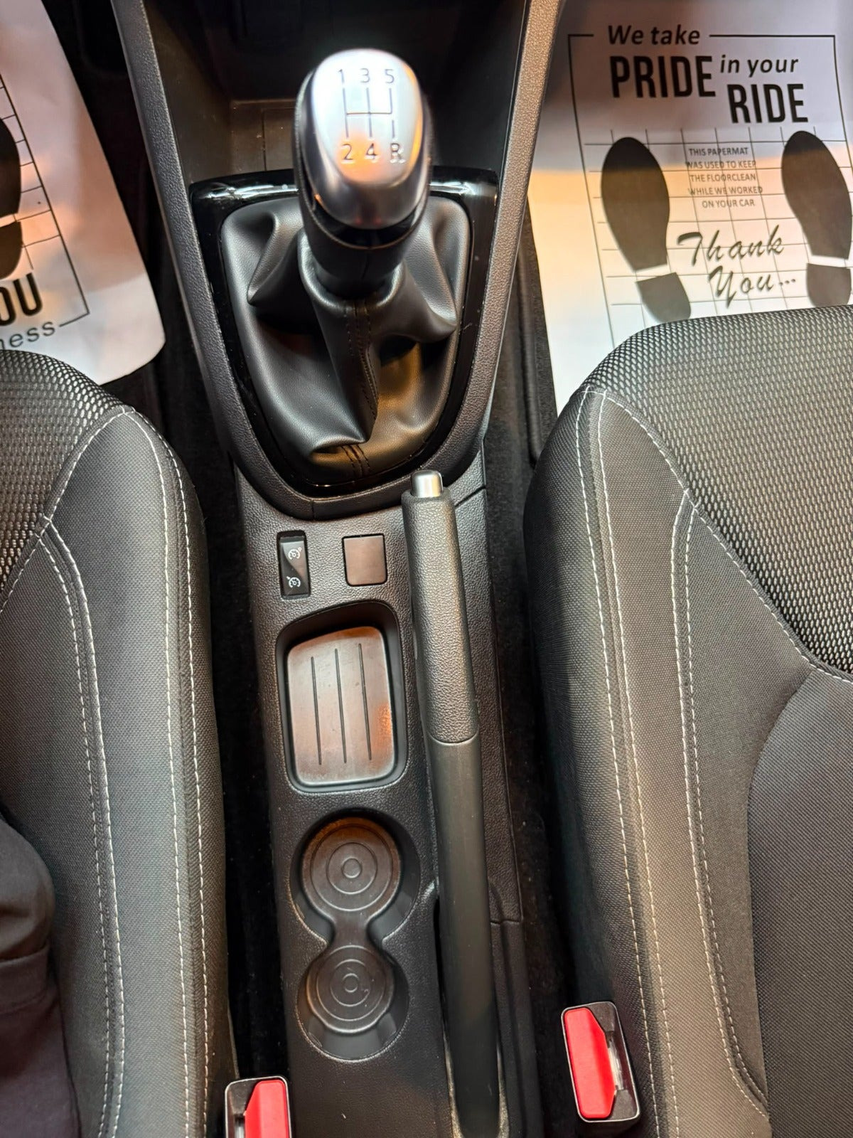 Grå Renault Clio IV fra 2019