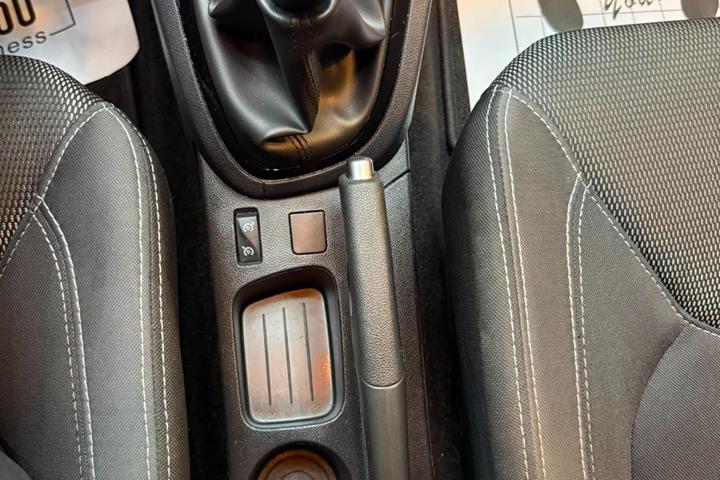 Grå Renault Clio IV fra 2019