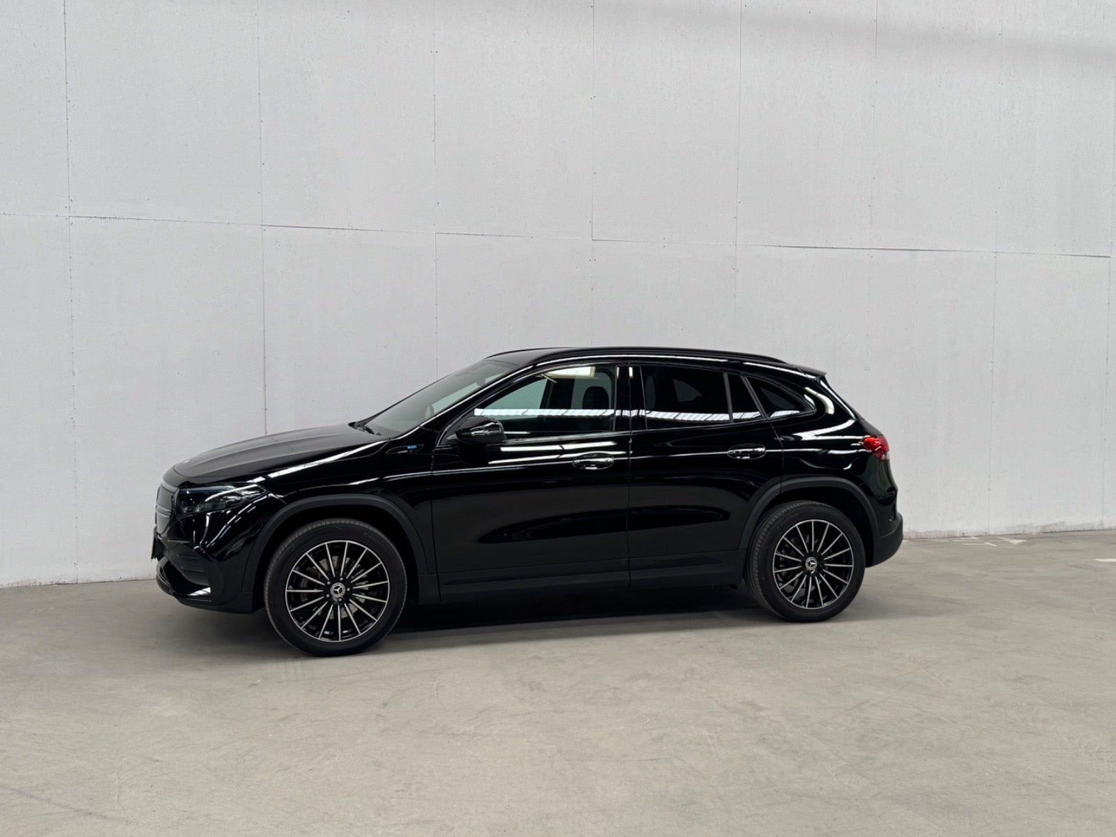Sort Mercedes EQA250 fra 2021