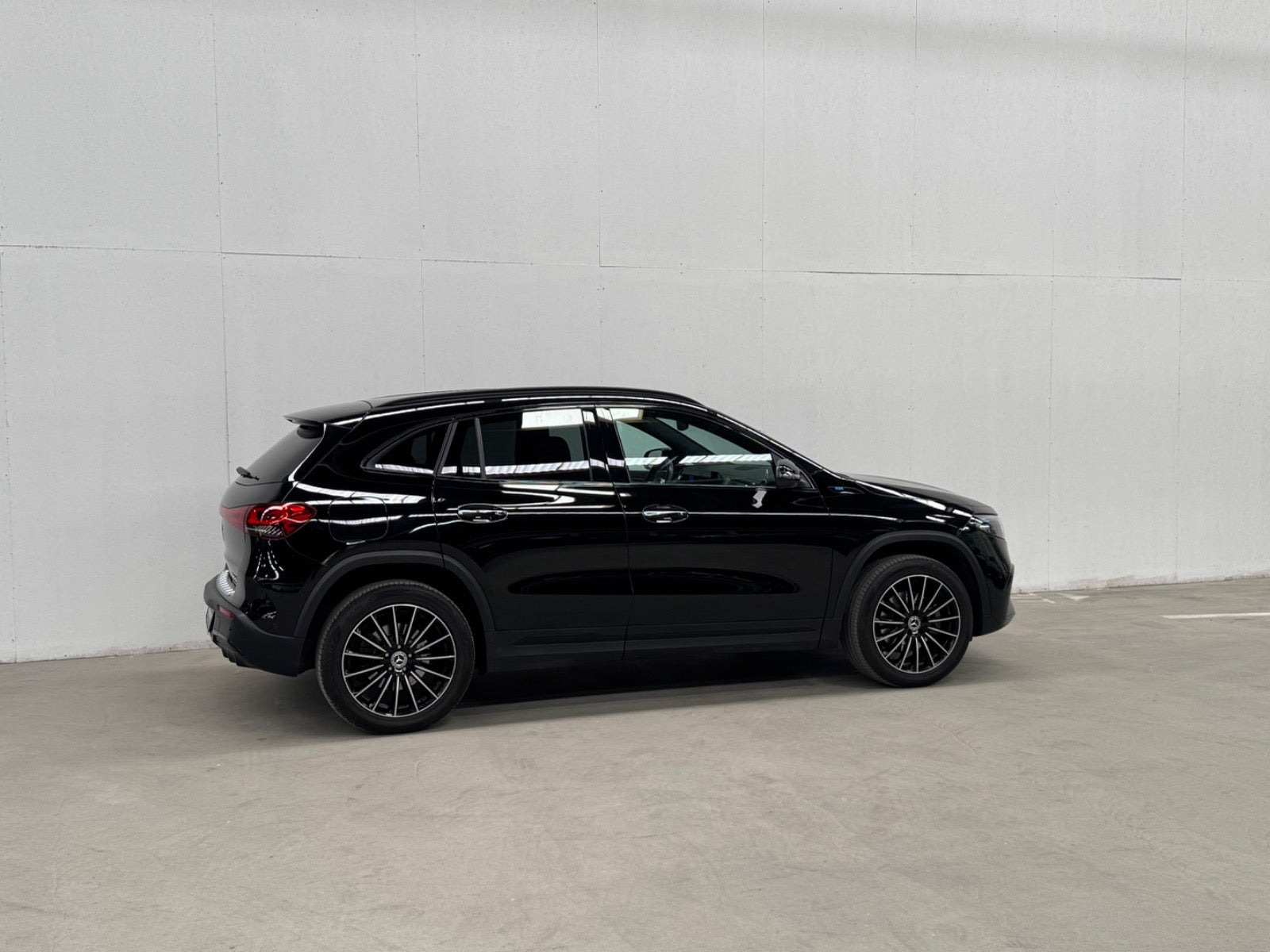 Sort Mercedes EQA250 fra 2021