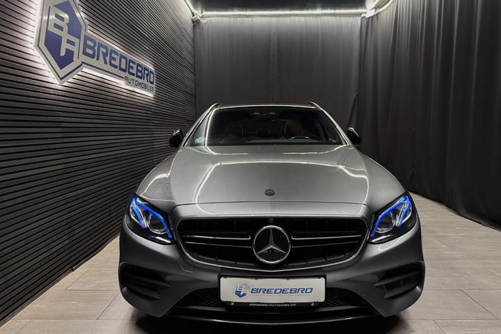 Grå Mercedes E220 d fra 2019