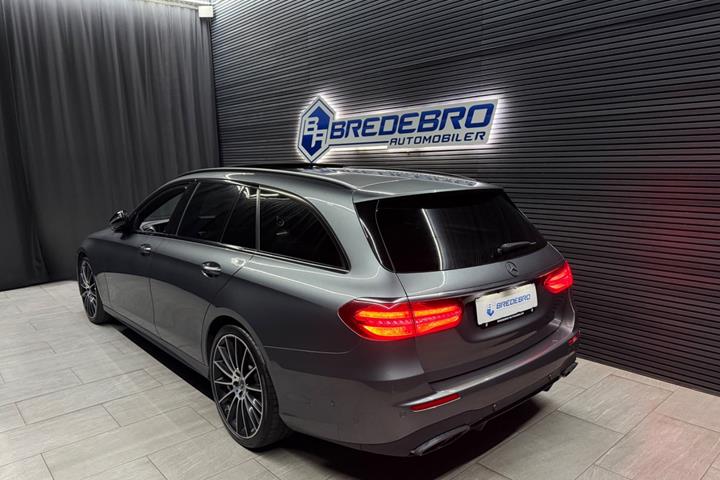 Grå Mercedes E220 d fra 2019