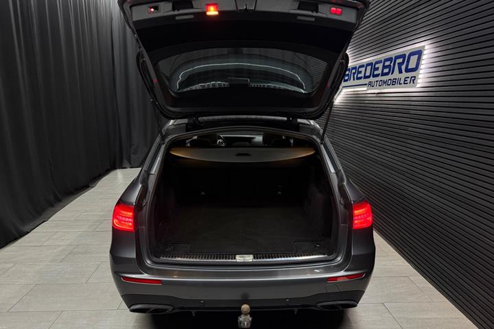 Grå Mercedes E220 d fra 2019