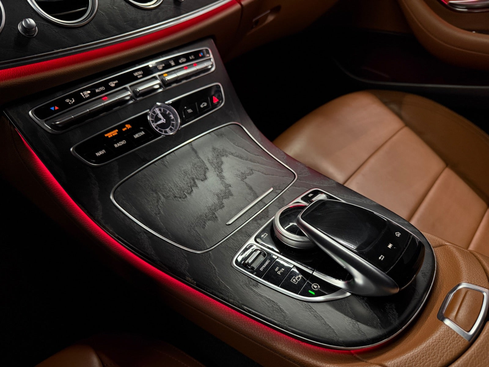 Grå Mercedes E220 d fra 2019
