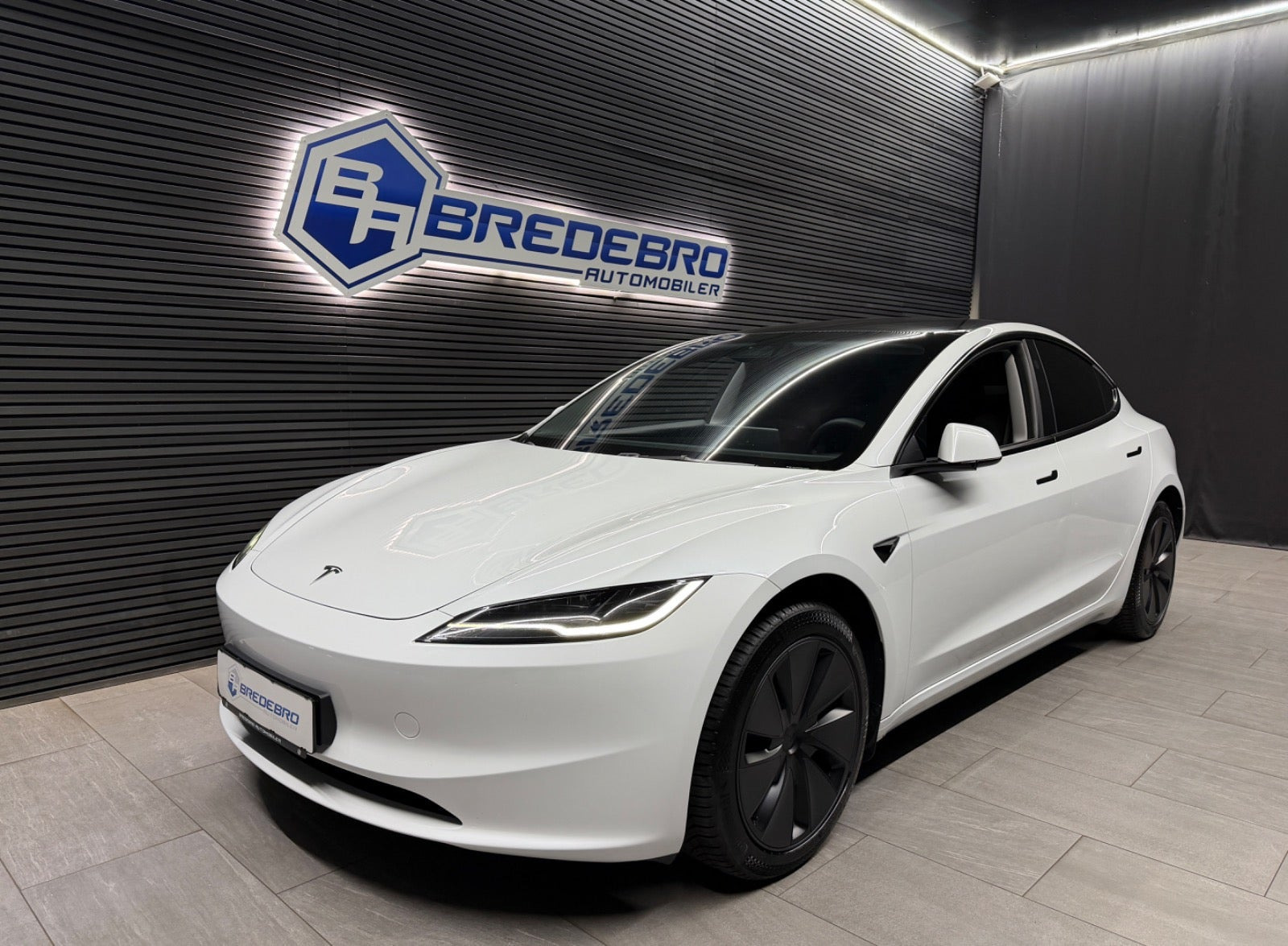 Tesla Model 3 RWD