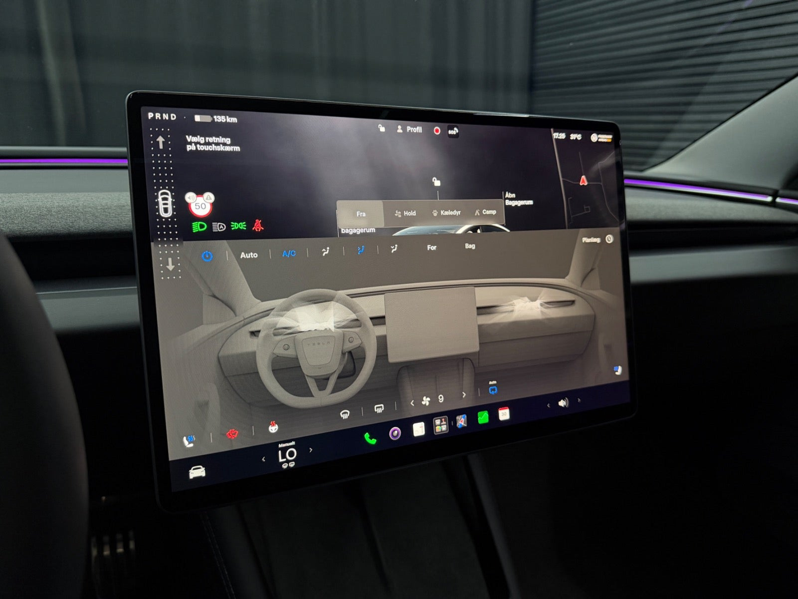 Hvid Tesla Model 3 fra 2024