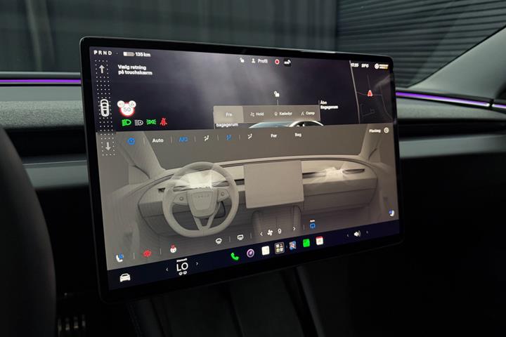 Hvid Tesla Model 3 fra 2024