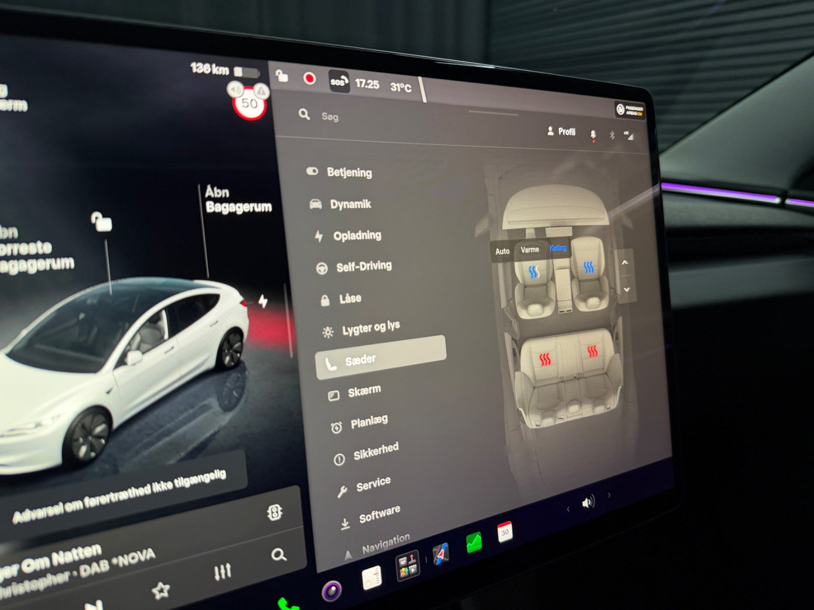 Hvid Tesla Model 3 fra 2024