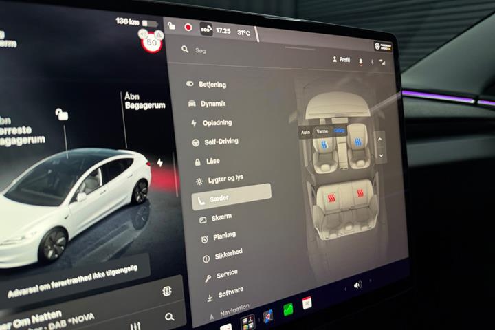 Hvid Tesla Model 3 fra 2024