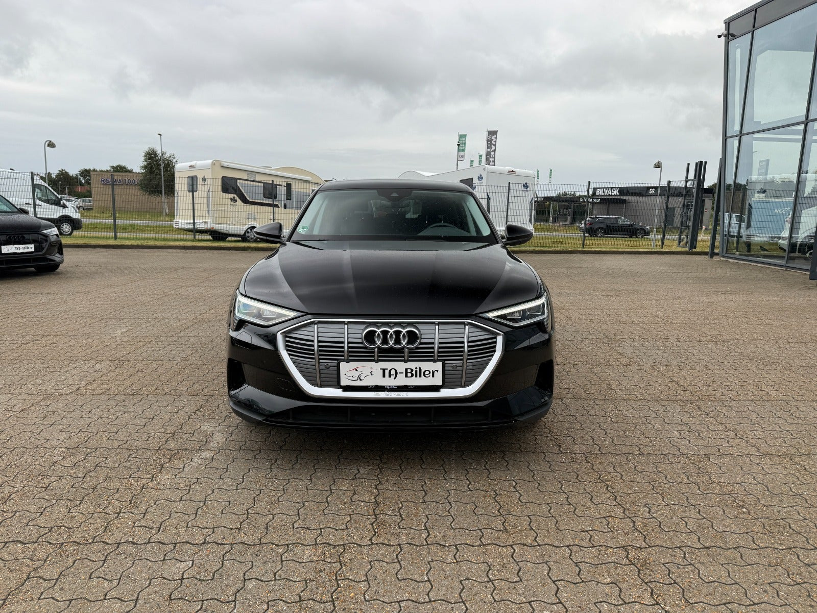 Sort Audi e-tron fra 2023