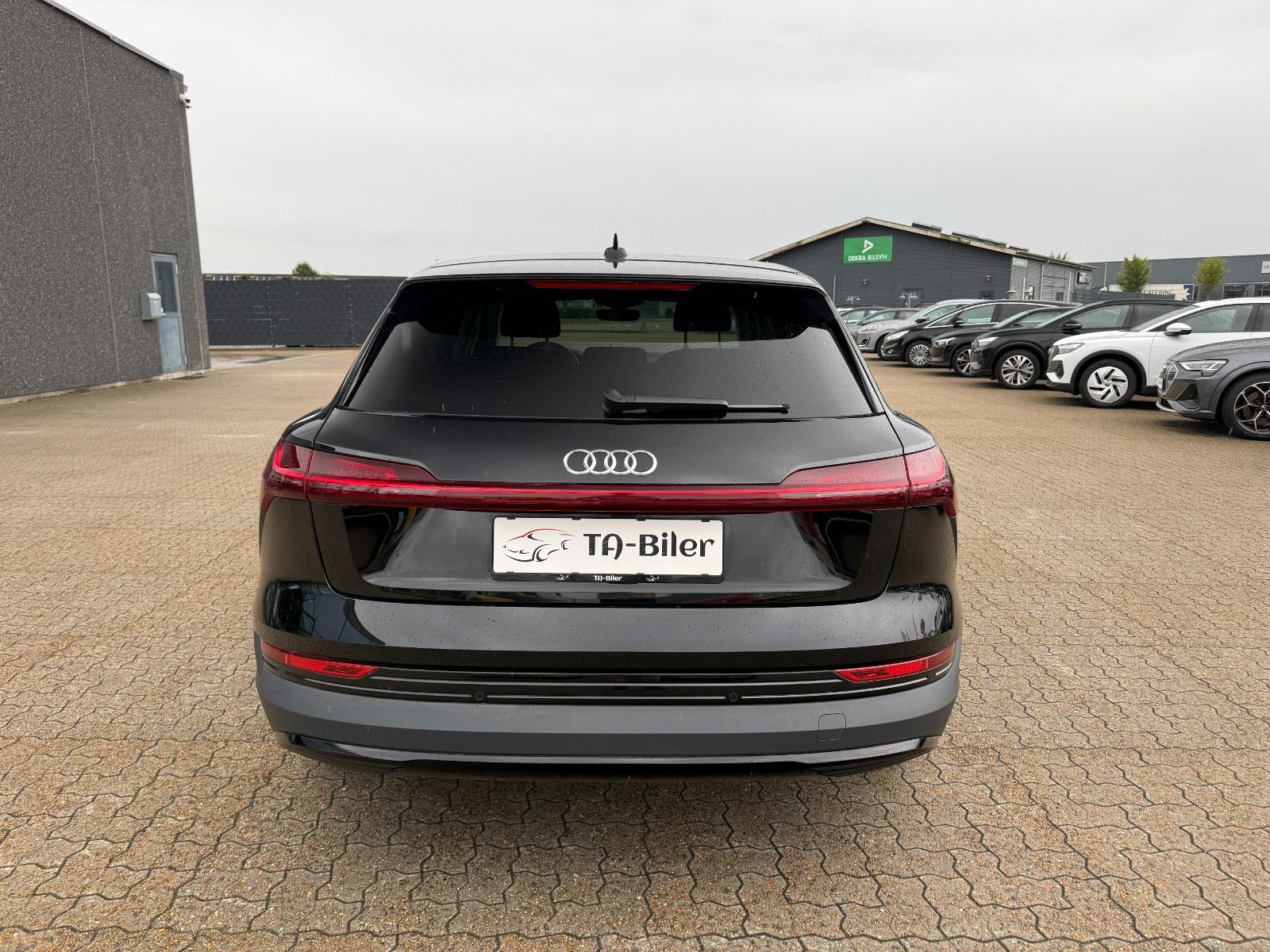 Sort Audi e-tron fra 2023