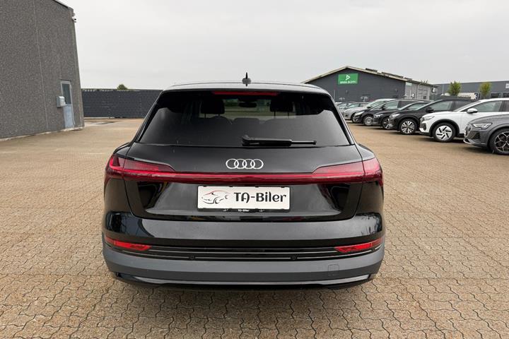 Sort Audi e-tron fra 2023