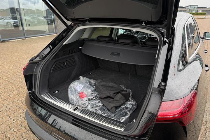 Sort Audi e-tron fra 2023